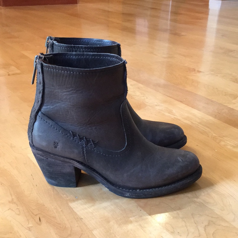 FRYE | Leslie Artisan Short Boot